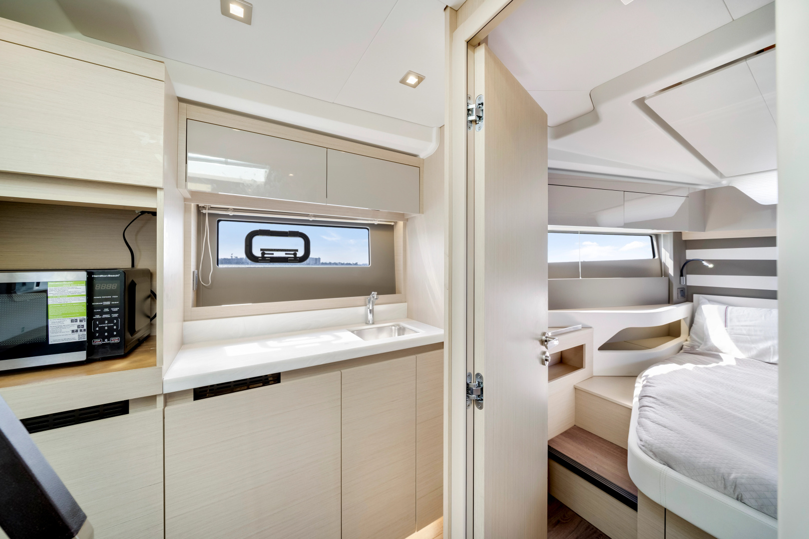 2024 Jeanneau DB/43 OB