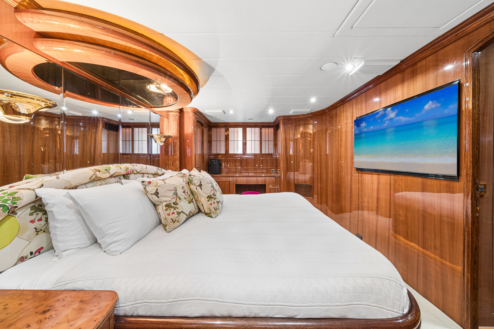 2006 Horizon 82 Skylounge