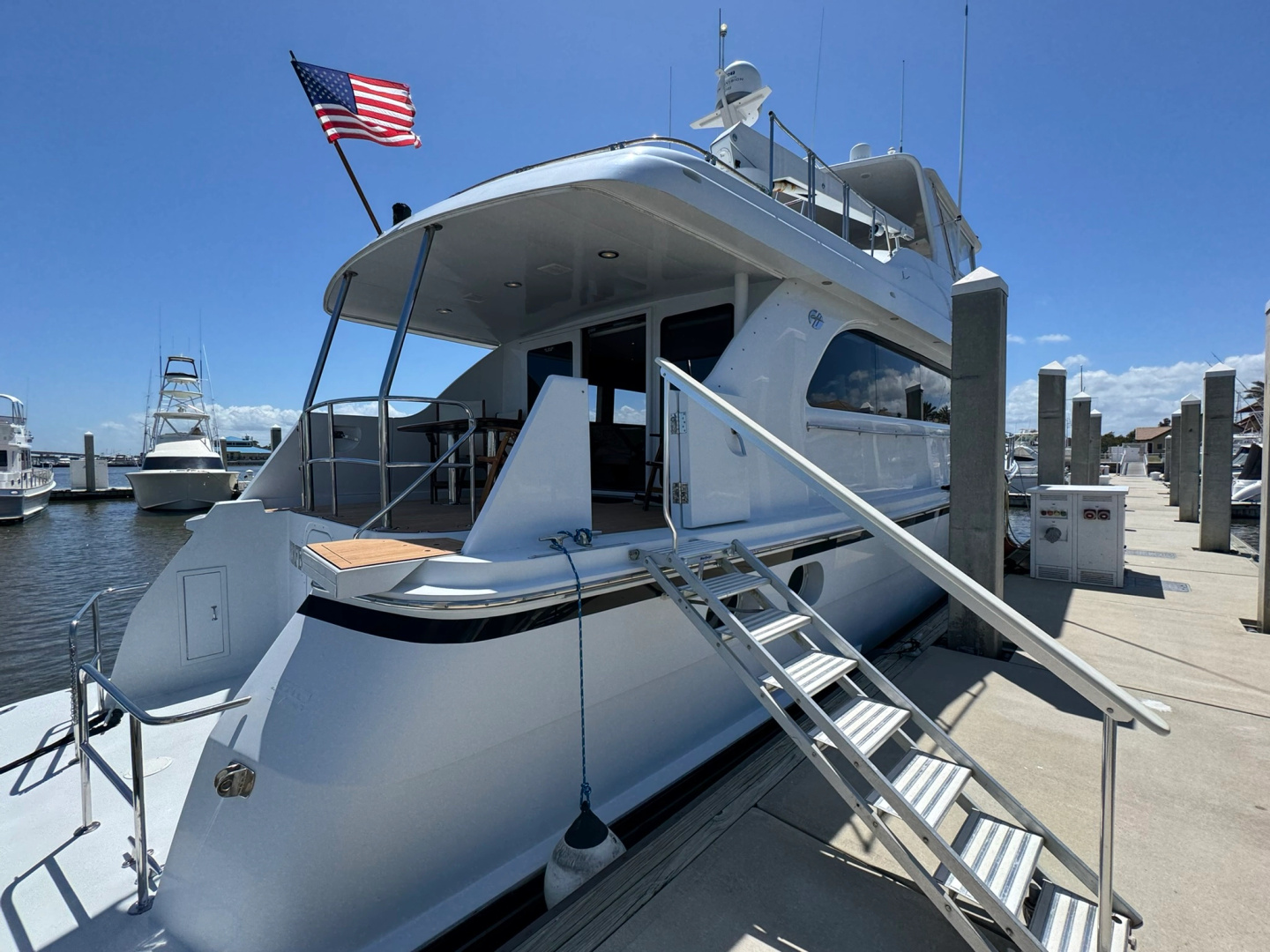 PERFECT LA DEE 75ft Hatteras Yacht For Sale