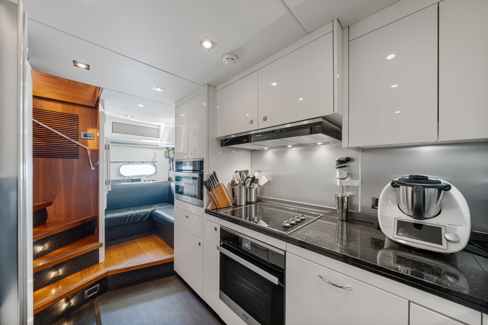 2010 Sunseeker Predator 84