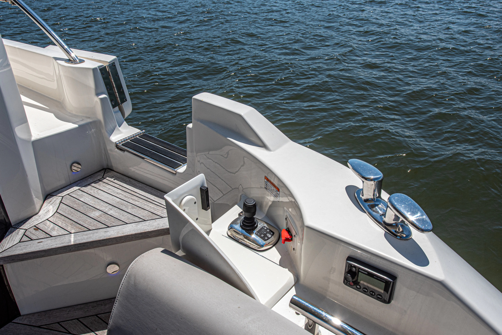 2018 Sea Ray L550