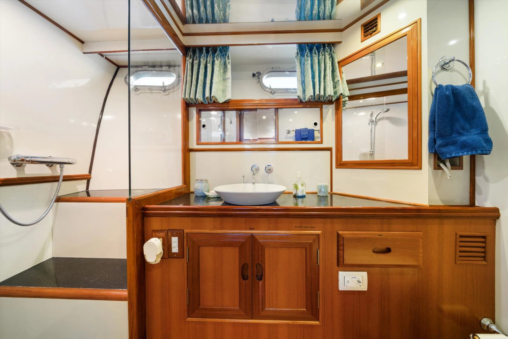 The Cotton Picker 61ft Ocean Alexander Yacht For Sale The Cotton Picker 61ft Ocean Alexander Yacht For Sale