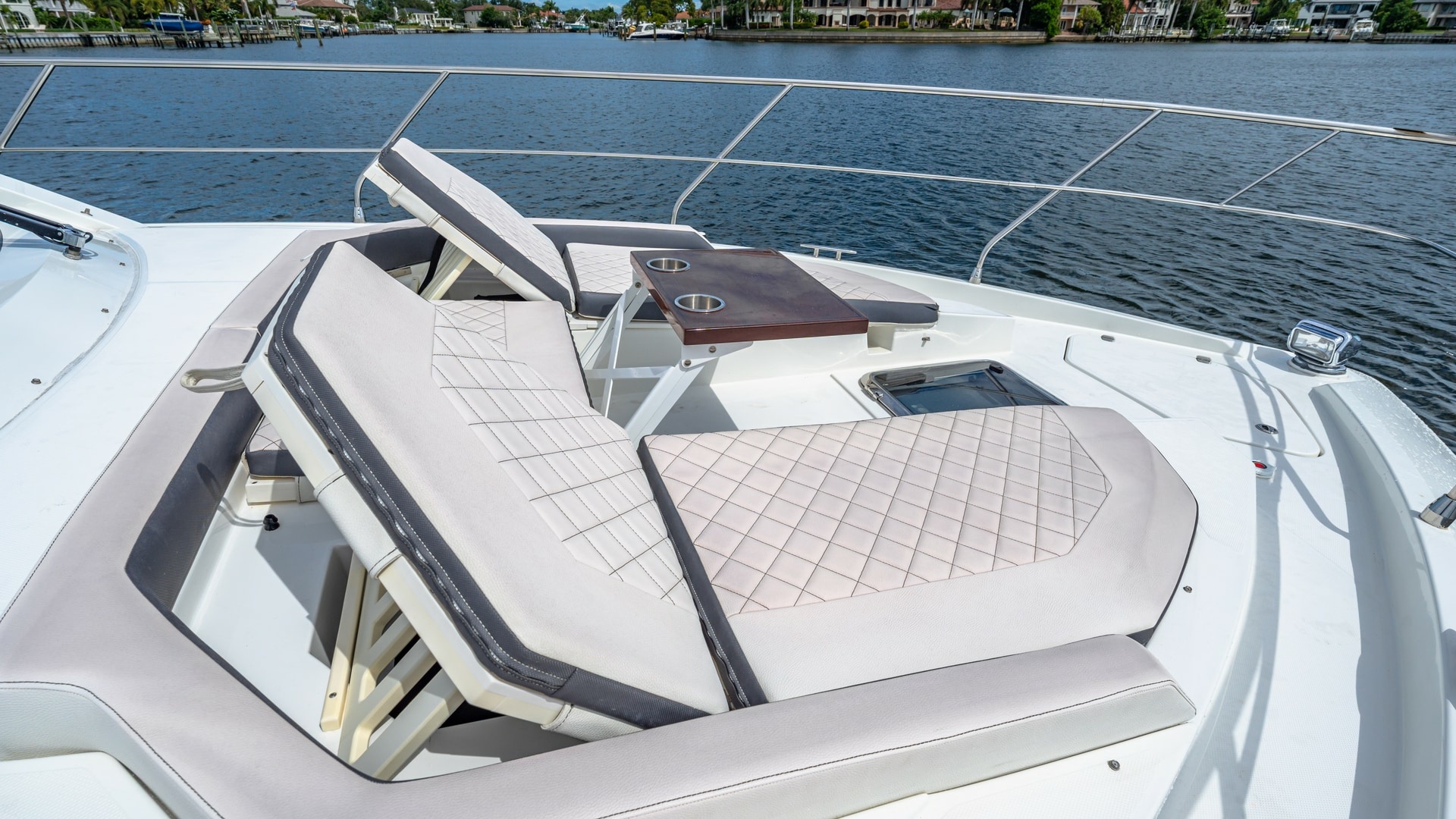 Bow Sun Lounge with Adjustable Seating