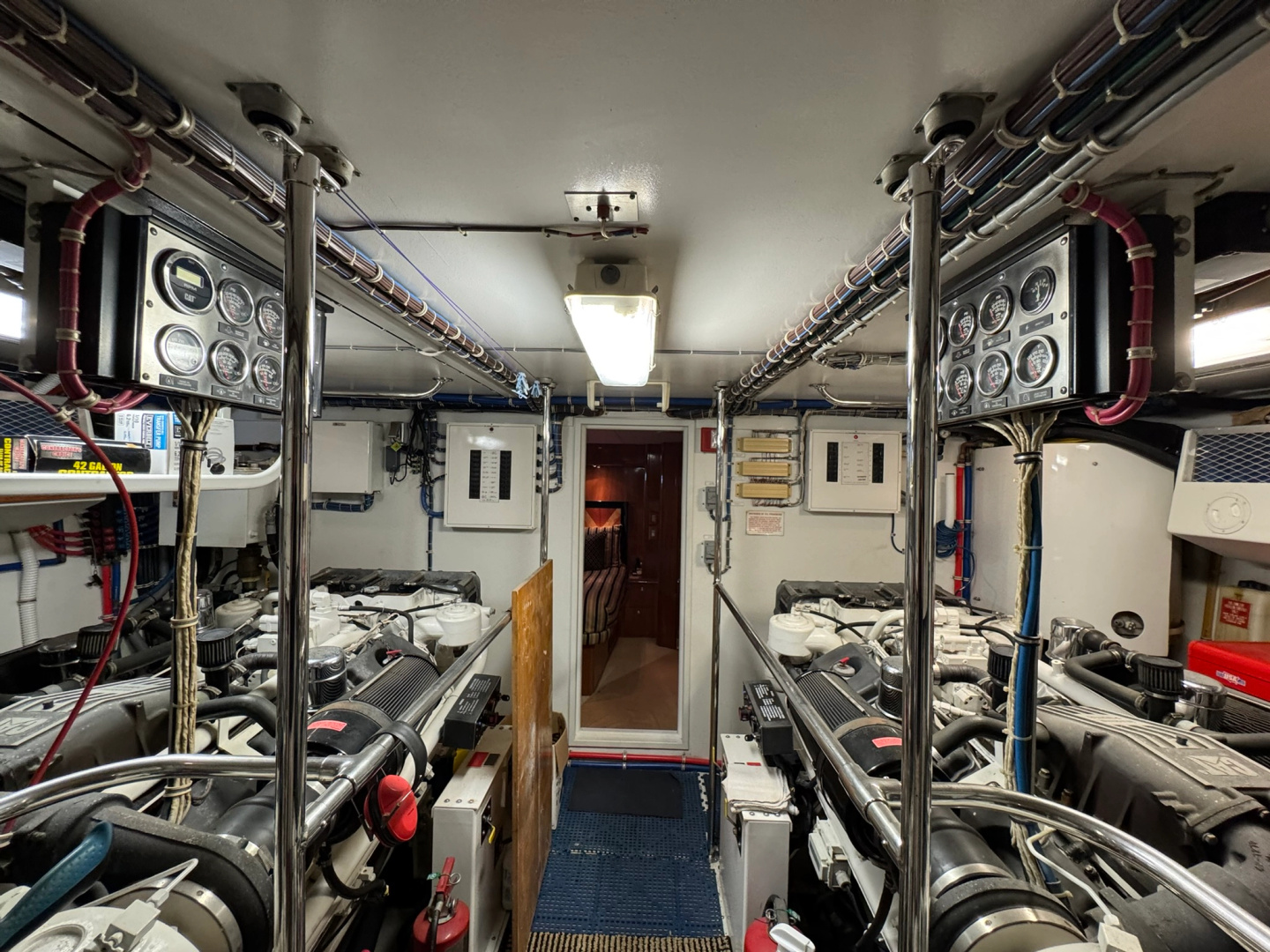 PERFECT LA DEE 75ft Hatteras Yacht For Sale