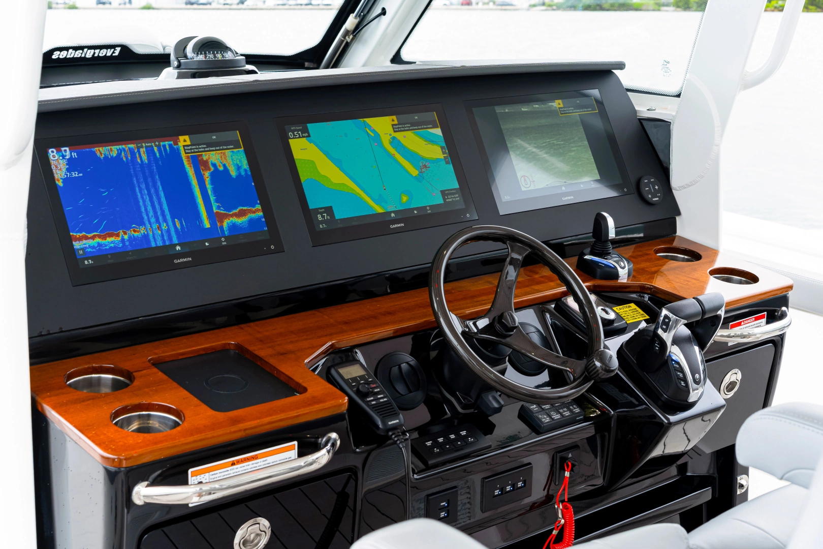 Everglades 395 CC Yacht For Sale