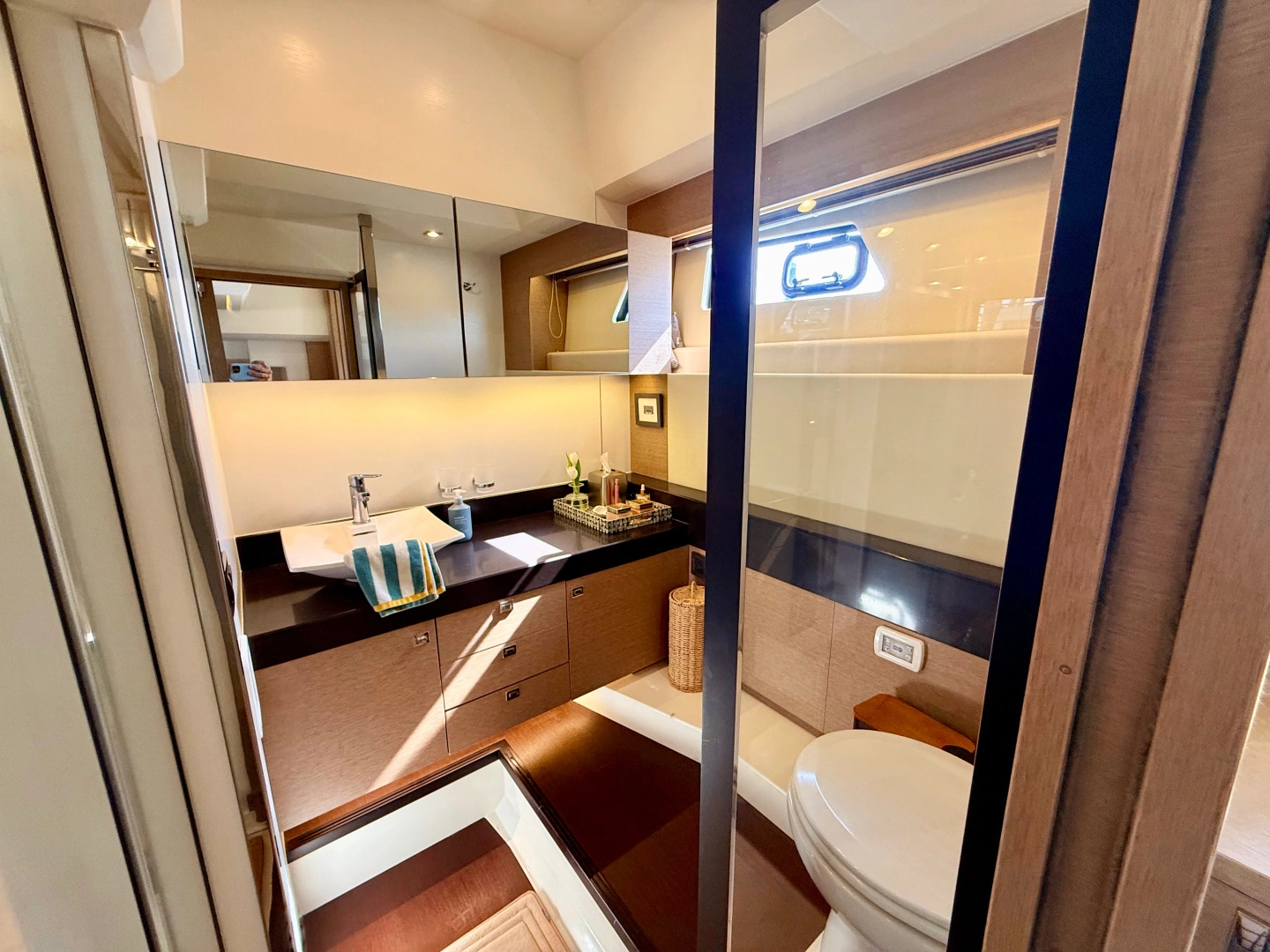 Prestige 560 Fly Yacht For Sale