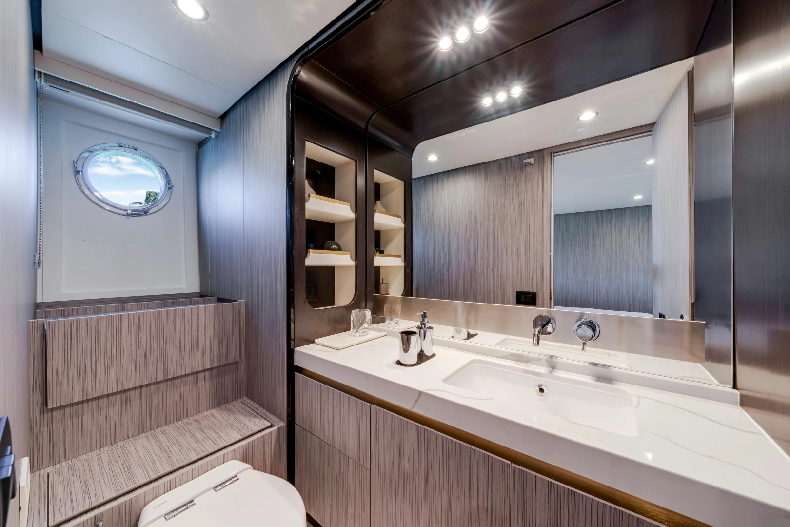 Azimut 60 Yacht For Sale