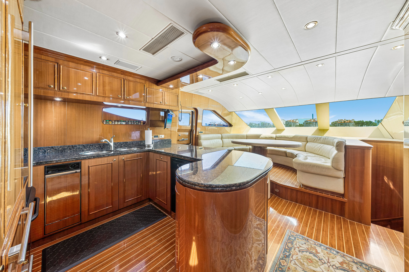 2006 Horizon 82 Skylounge