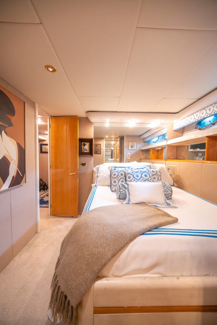 DARE TO DREAM 76ft Lazzara Yachts Yacht For Sale DARE TO DREAM 76ft Lazzara Yachts Yacht For Sale