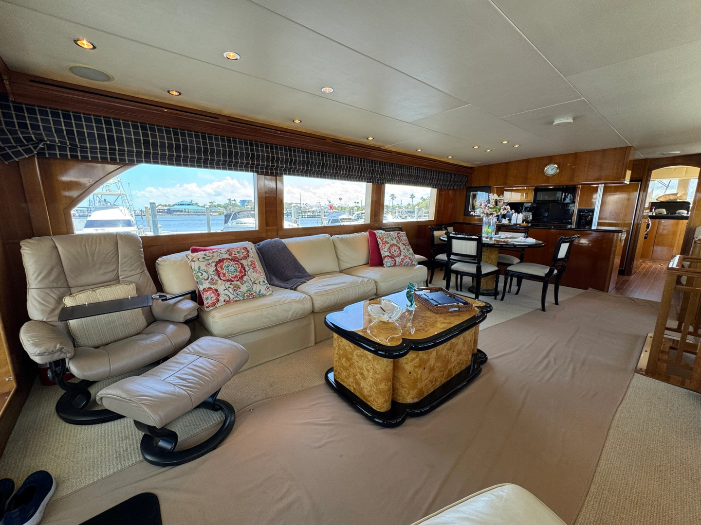 PERFECT LA DEE 75ft Hatteras Yacht For Sale