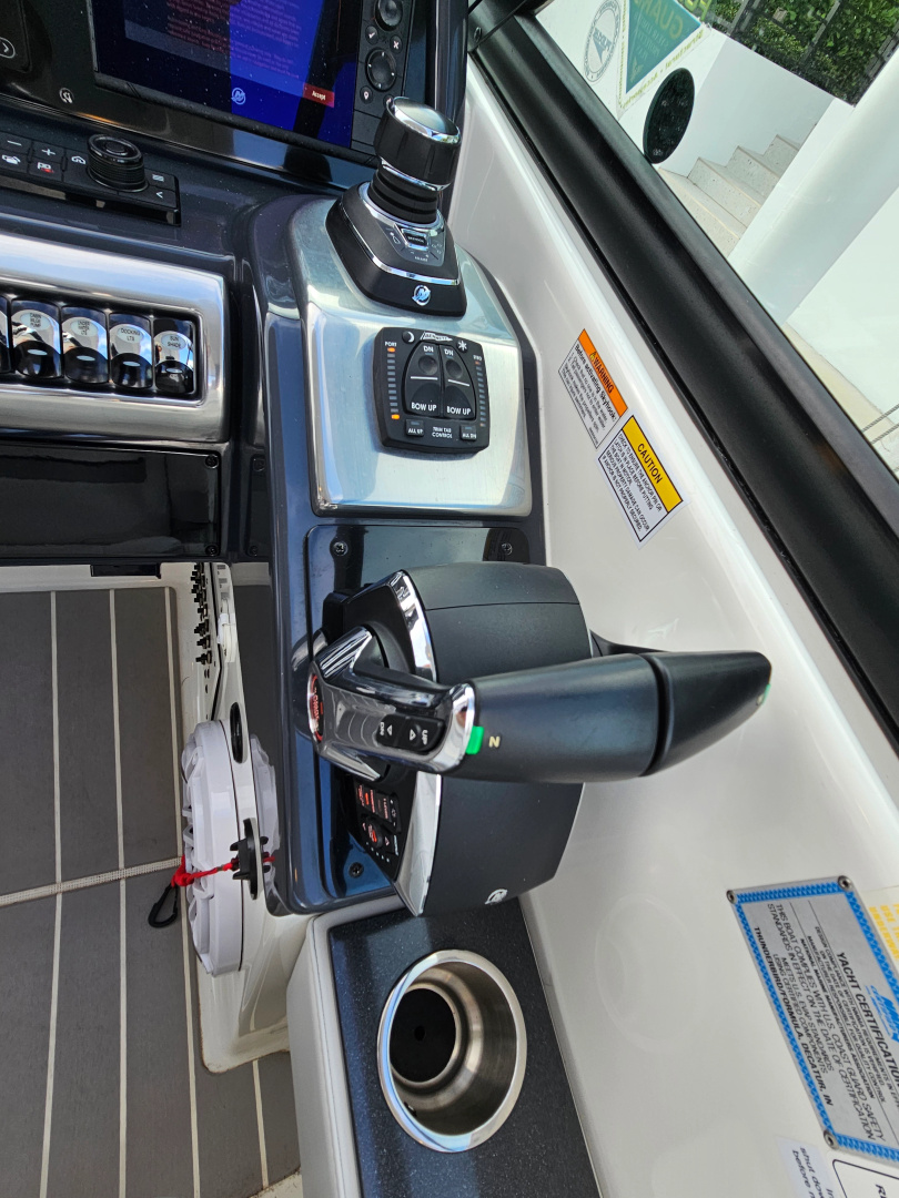 OUTER SPACE 35ft Formula Yacht For Sale