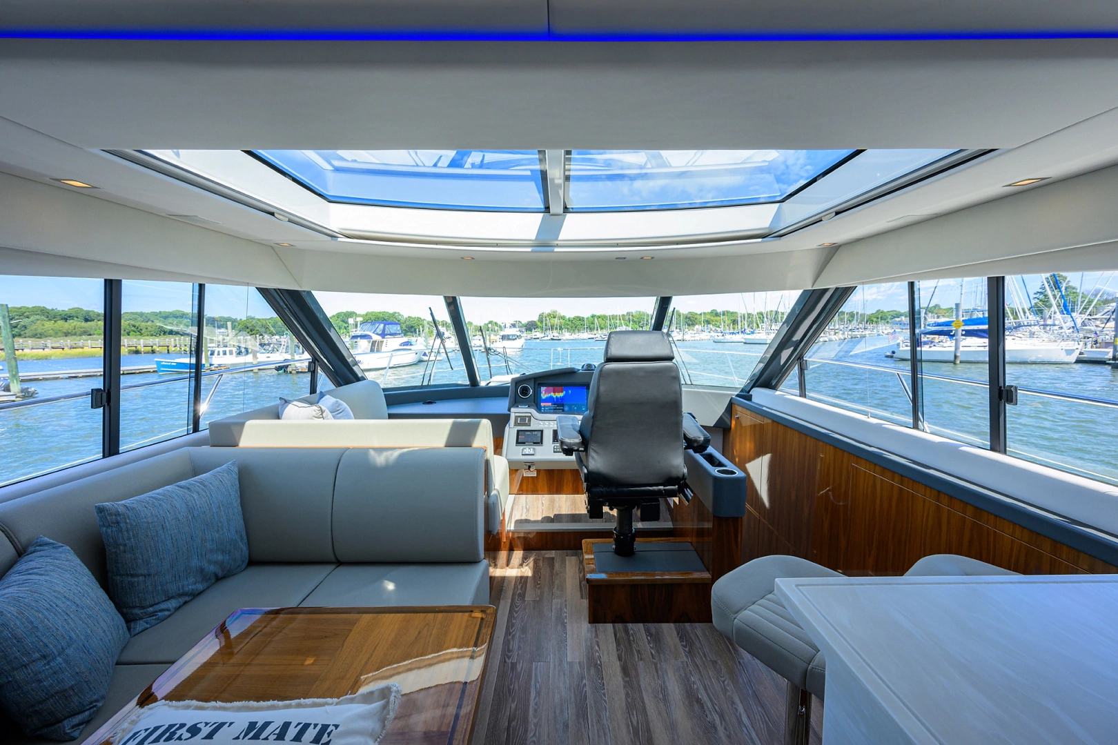Riviera 5400 Sport Yacht Yacht For Sale