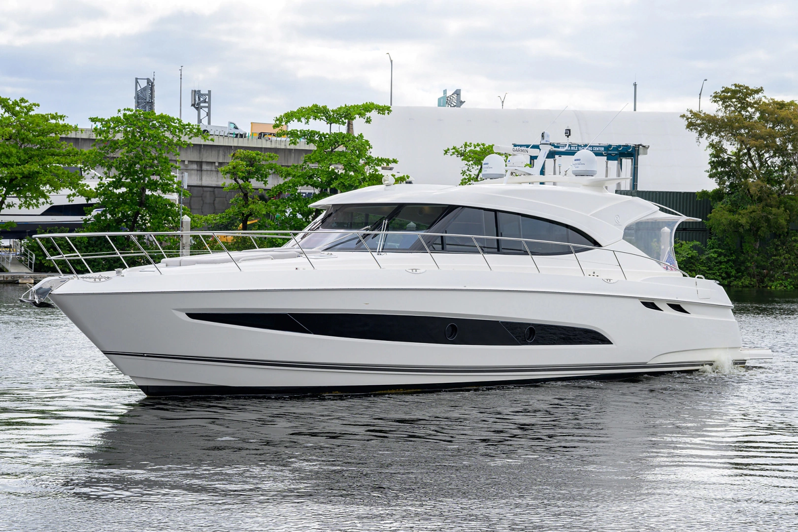 Riviera 5400 Sport Yacht Yacht For Sale