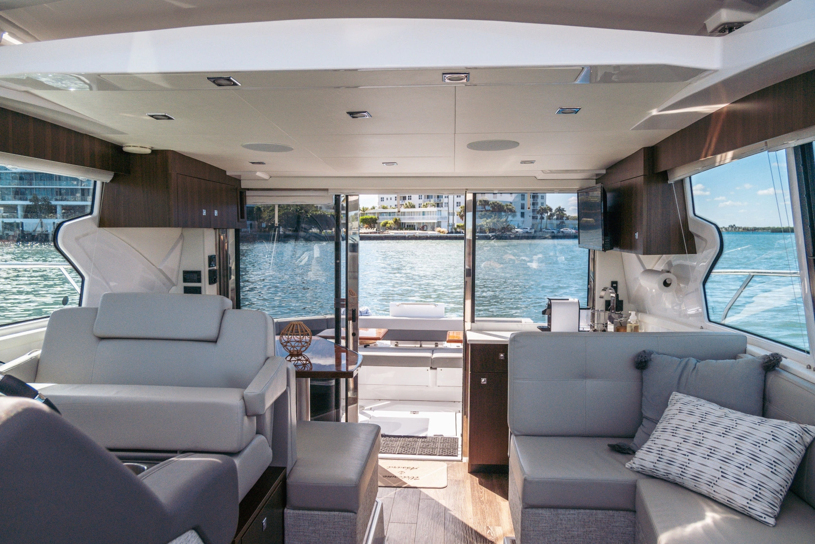 Cruisers Yachts 42 Cantius Yacht For Sale