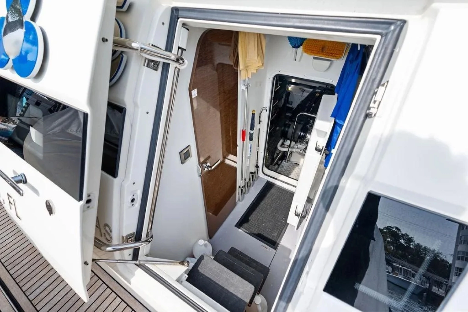 Prestige 680 Yacht For Sale