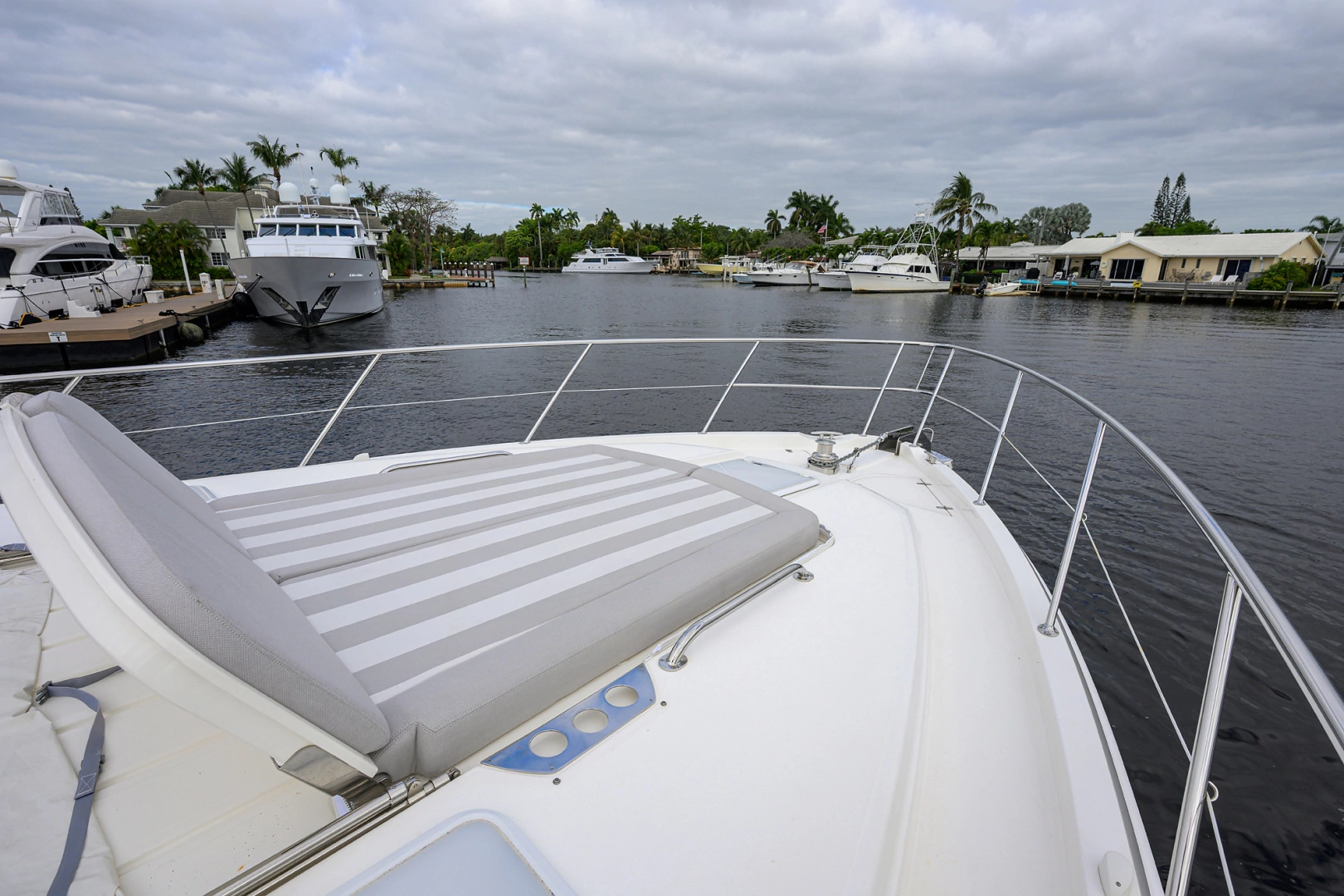 Riviera 5400 Sport Yacht Yacht For Sale