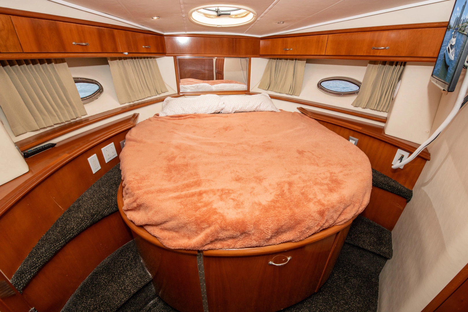 Carver 444 CMY Yacht For Sale