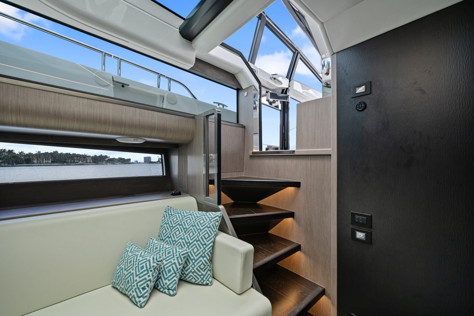 2024 Sunseeker Superhawk 55