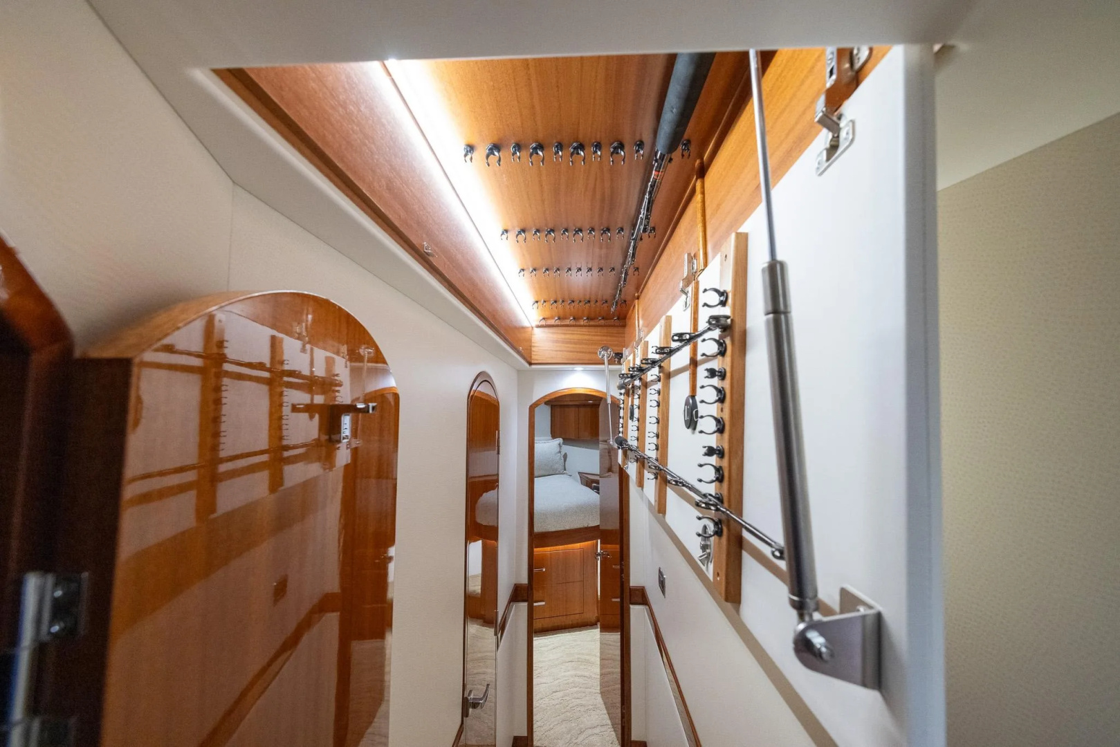 70ft Hatteras Yacht For Sale