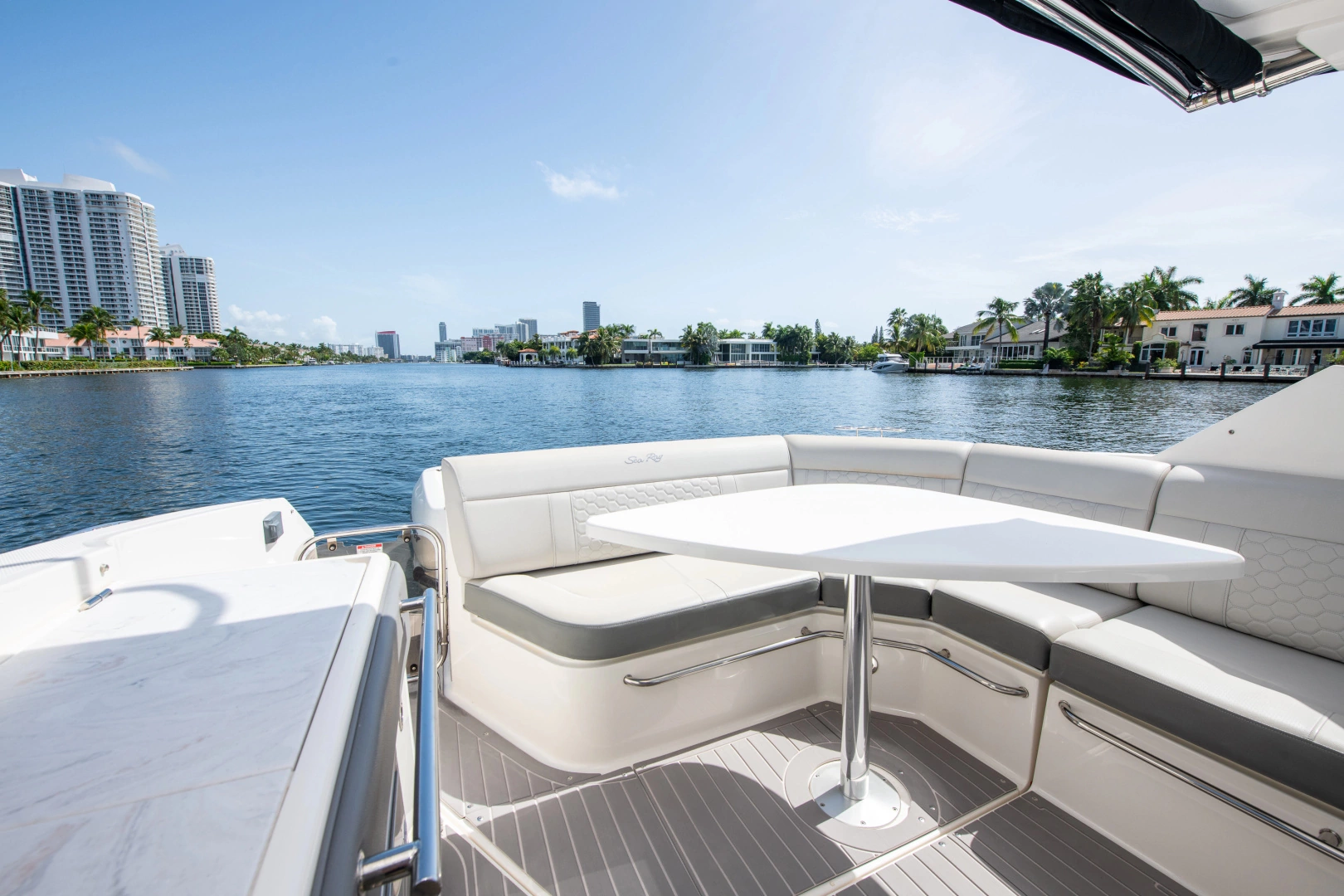 Sea Ray Sundancer 320 OB Yacht For Sale