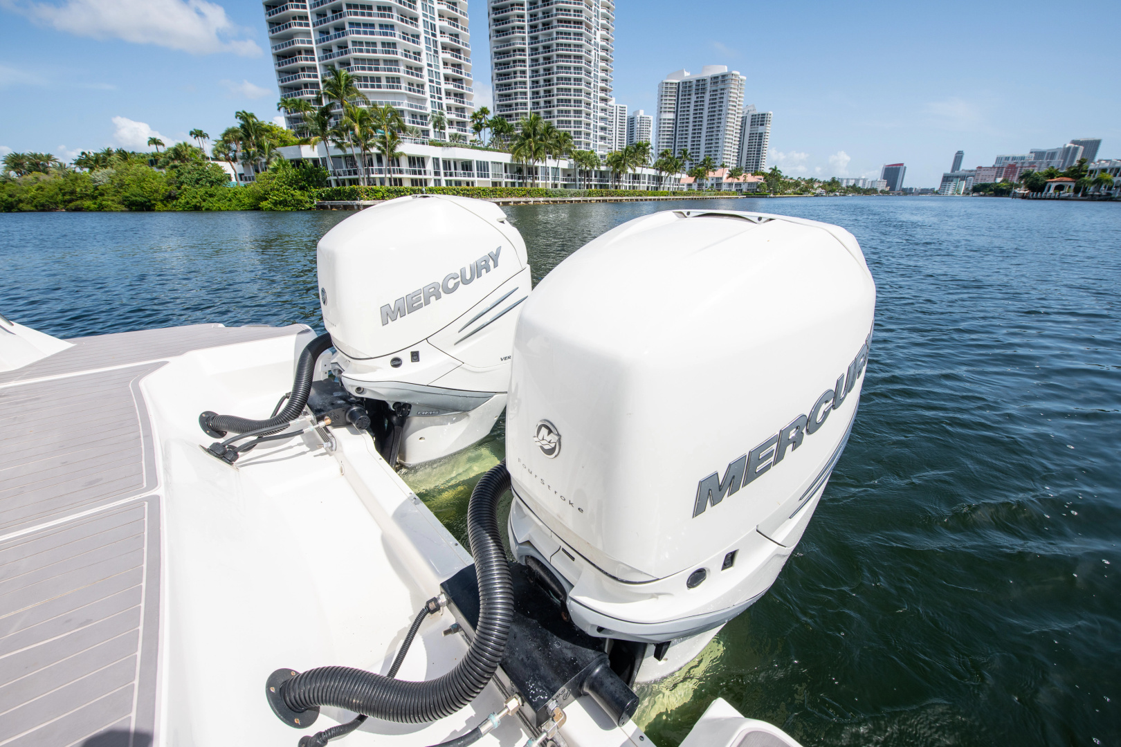 32ft Sea Ray Yacht For Sale