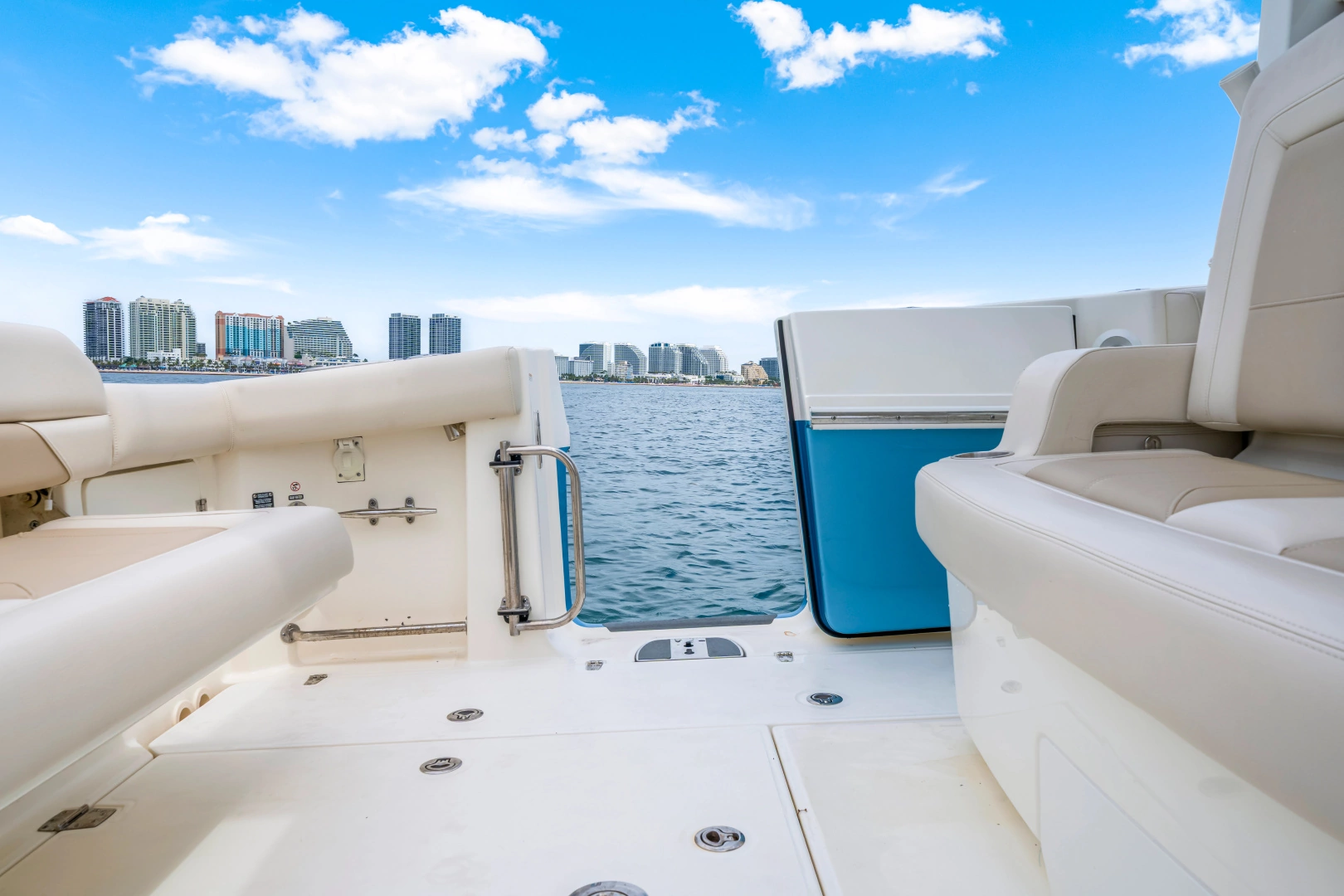 Boston Whaler 380 Outrage Yacht For Sale