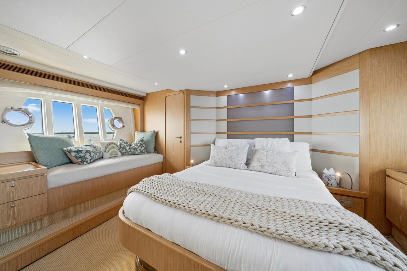 2013 Ferretti Yachts 620 Fly