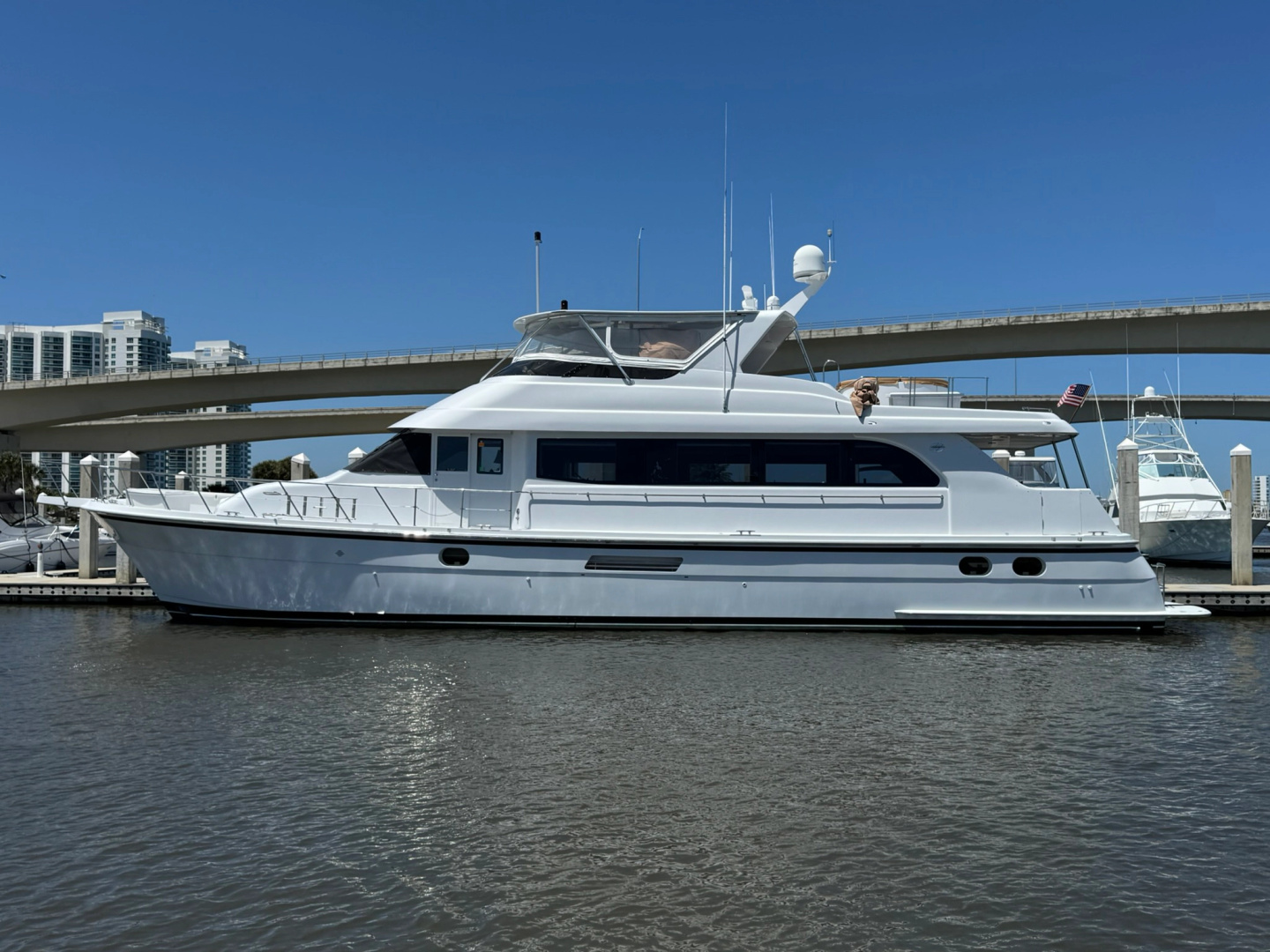 PERFECT LA DEE 75ft Hatteras Yacht For Sale