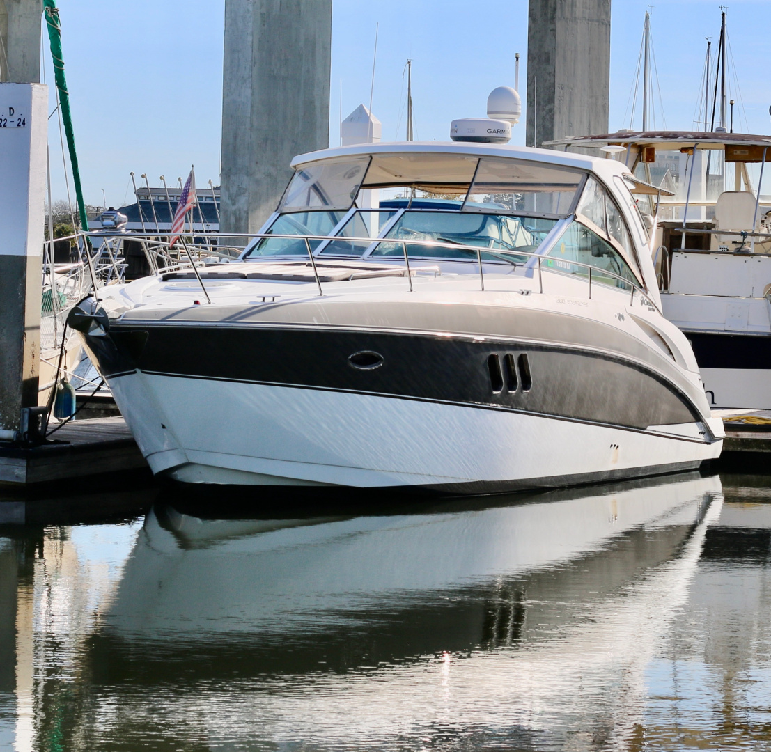 2013 Cruisers Yachts 380