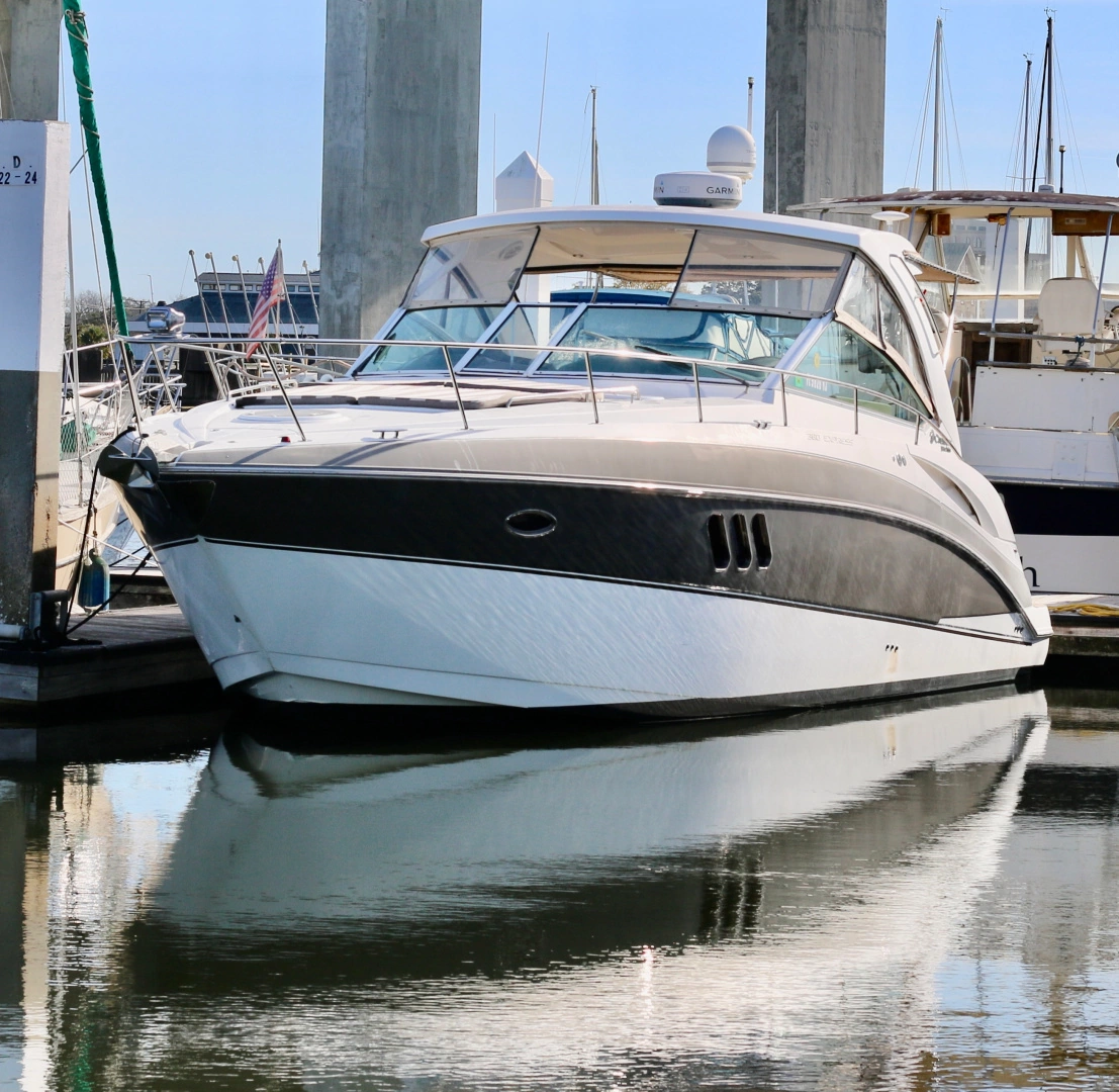 2013 Cruisers Yachts 380