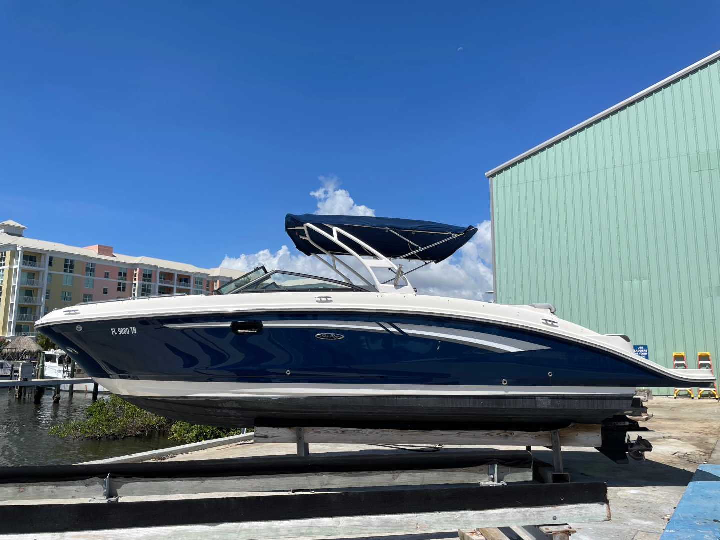 AGUANILE 27ft Sea Ray Yacht For Sale