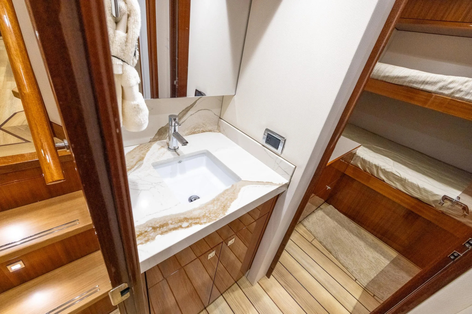 70ft Hatteras Yacht For Sale