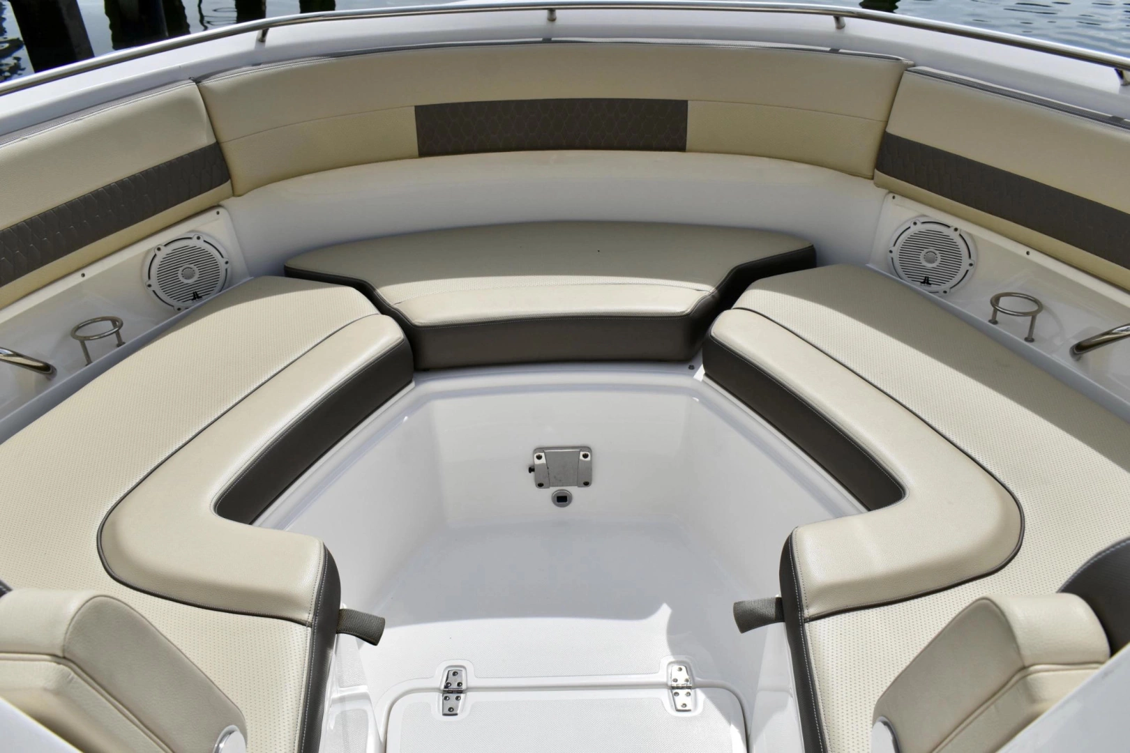 Pursuit DC 325 Dual Console Yacht For Sale