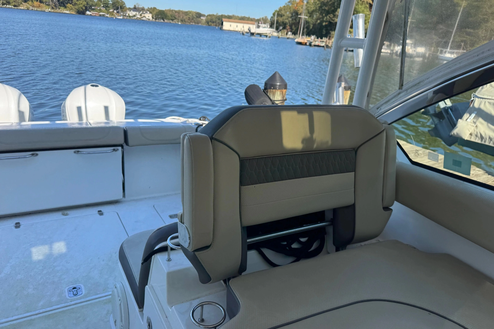 Pursuit DC 325 Dual Console Yacht For Sale