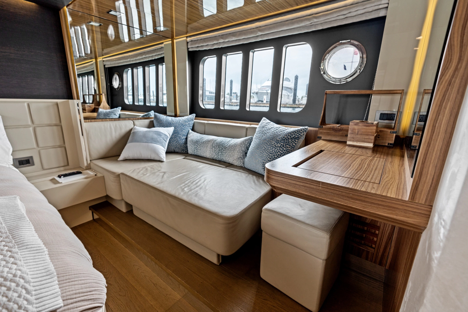 Absolute 60 Fly Yacht For Sale