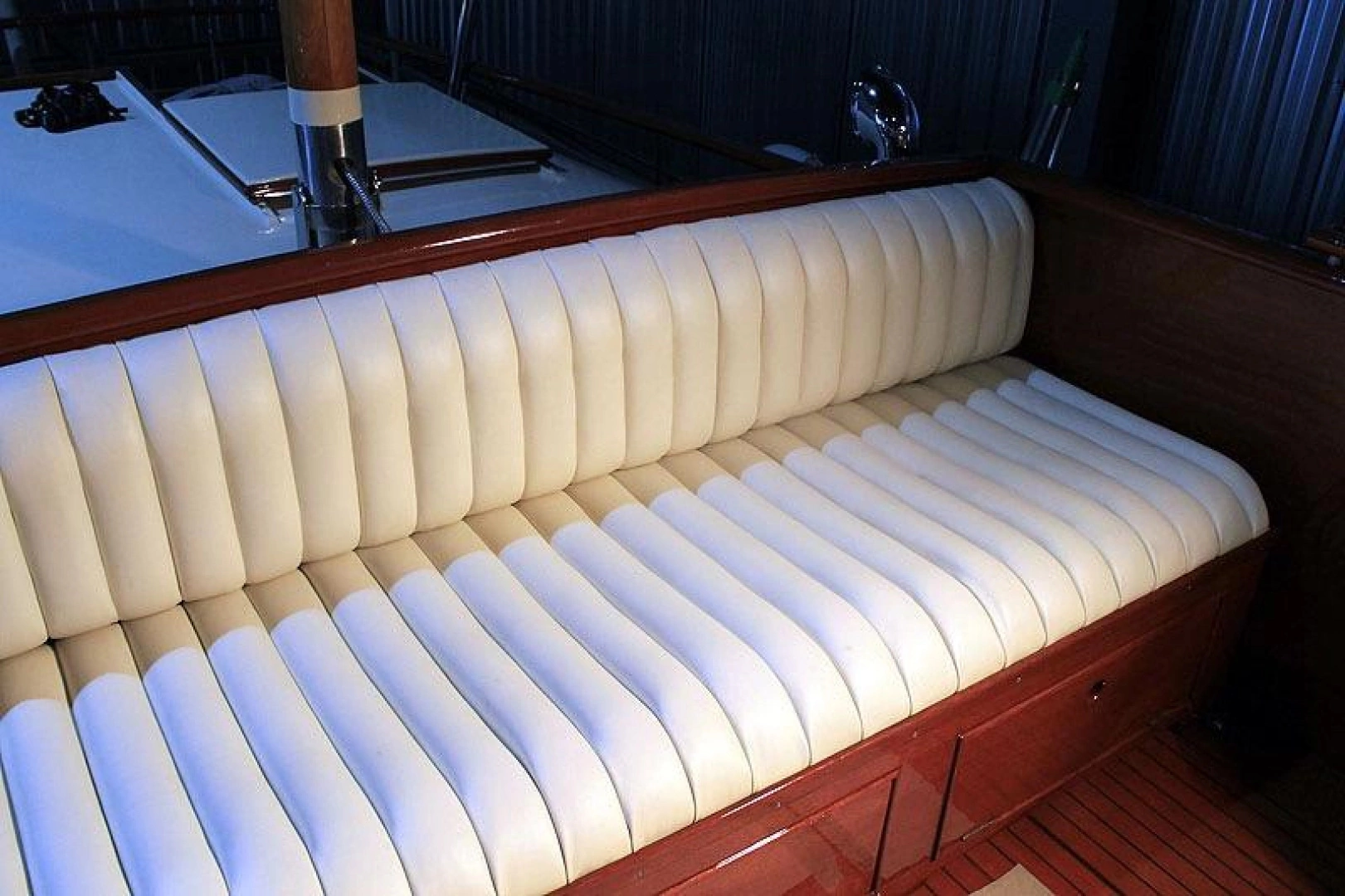 Chris-Craft Commuter Yacht For Sale