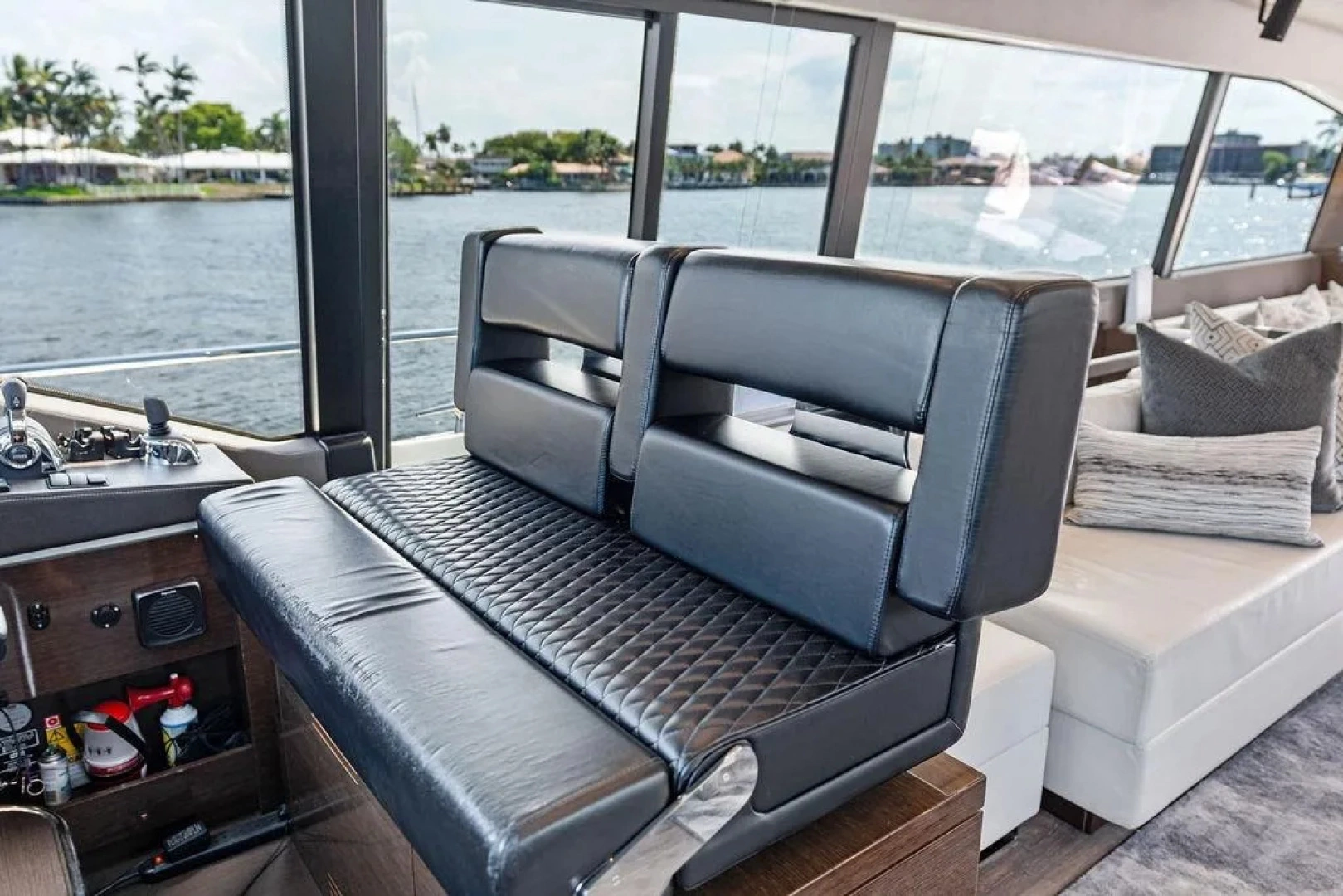 Prestige 680 Yacht For Sale