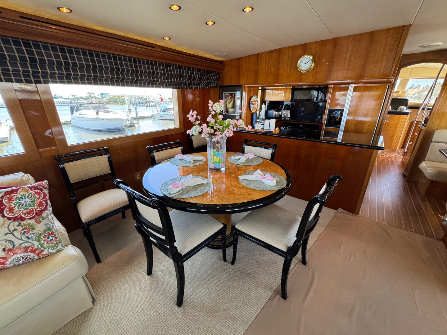 PERFECT LA DEE 75ft Hatteras Yacht For Sale