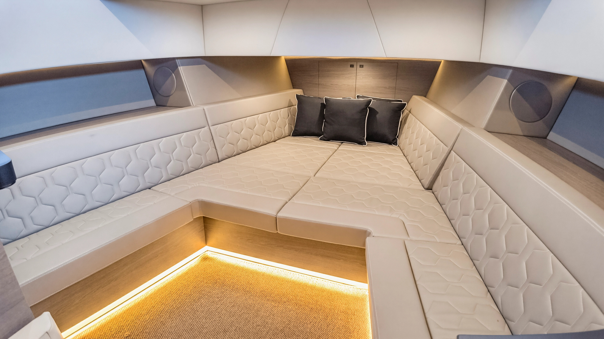 58ft Vanquish Yachts Yacht For Sale 58ft Vanquish Yachts Yacht For Sale