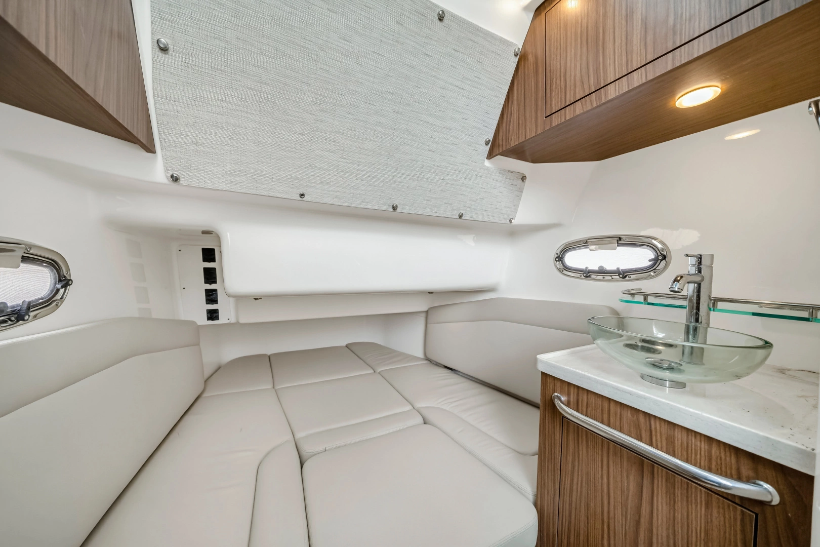Boston Whaler 380 Outrage Yacht For Sale