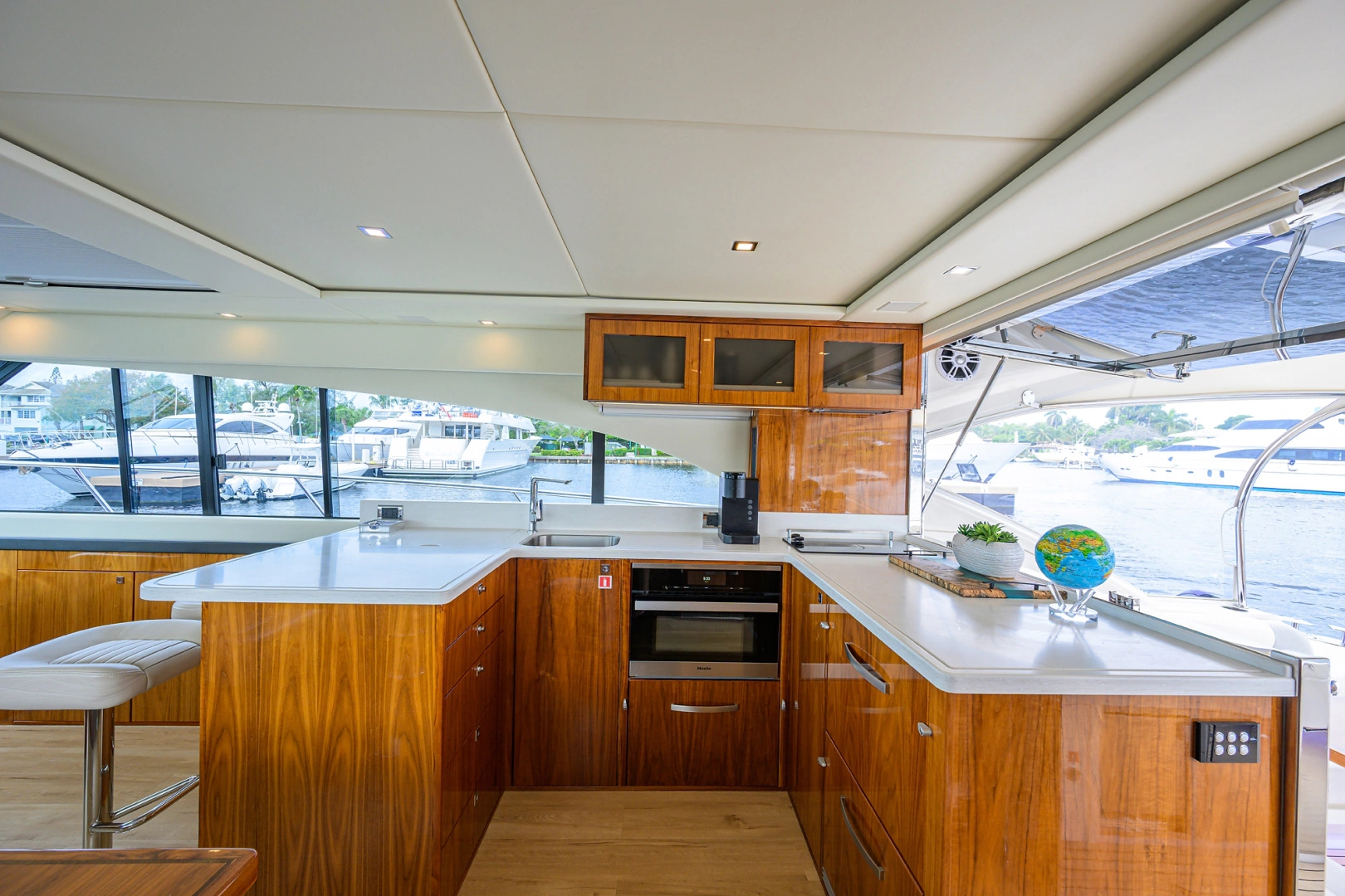 Riviera 5400 Sport Yacht Yacht For Sale