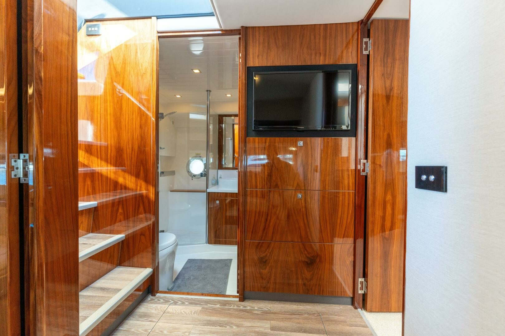 VENTURES64 48ft Riviera Yacht For Sale