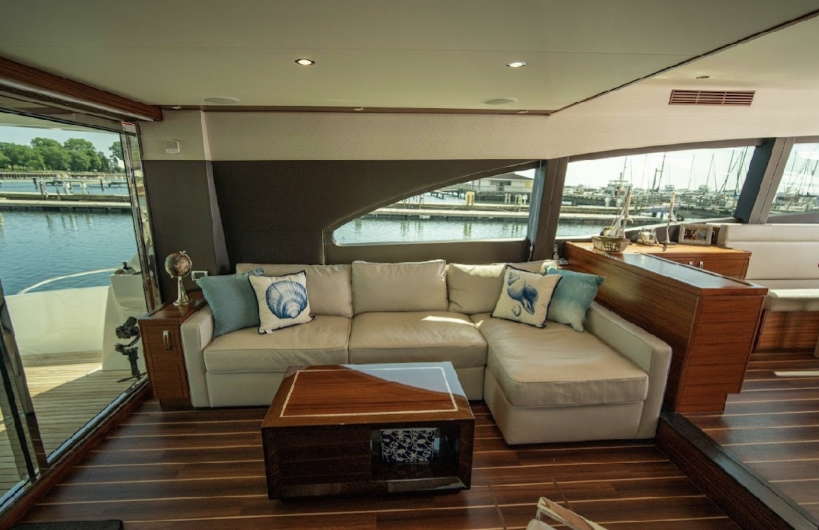 OVATION 60ft Hatteras Yacht For Sale