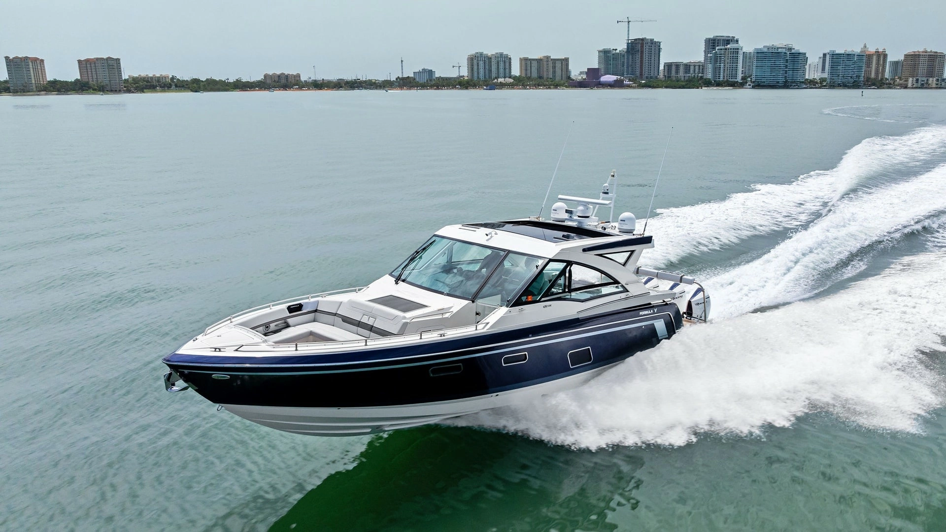 Formula 430 Super Sport Crossover Yacht For Sale