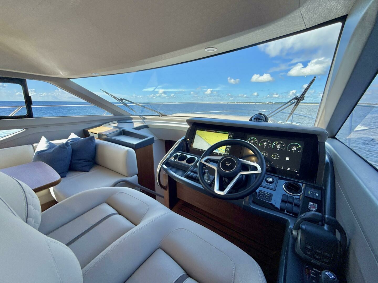 Princess 50 - Helm