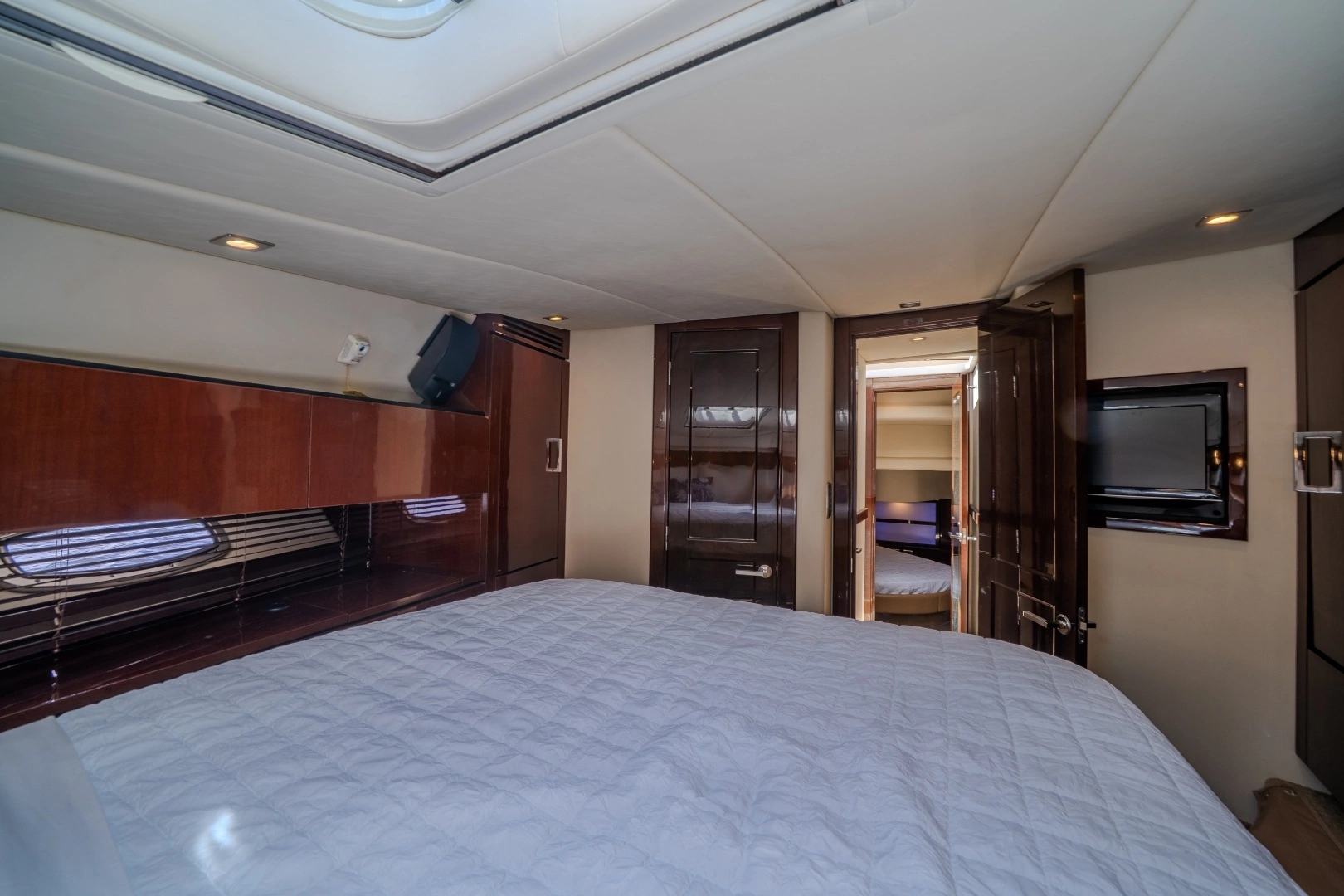 Sea Ray 470 Sedan Bridge Yacht For Sale