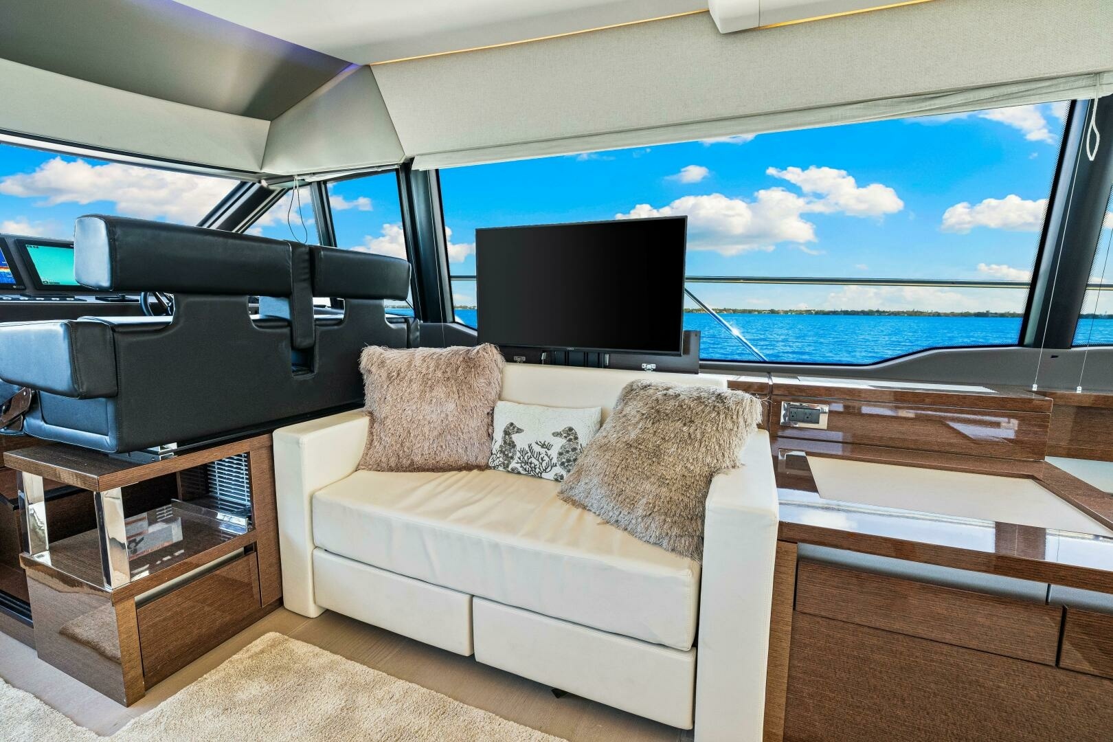 Prestige 630 Flybridge — Peace - Photo 39