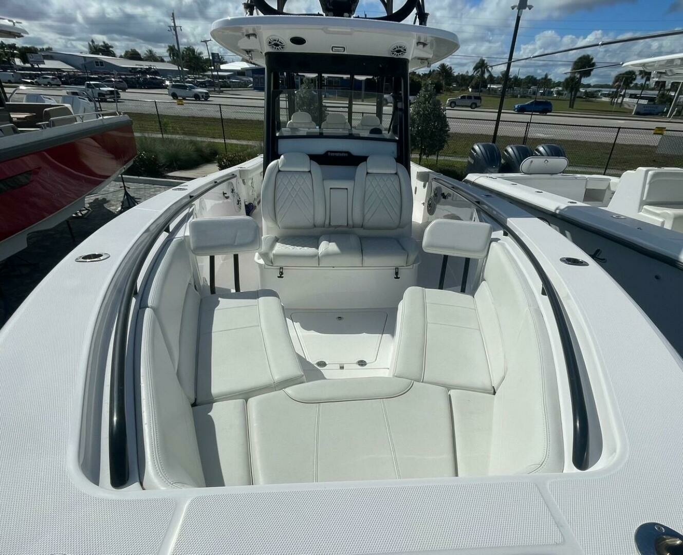 33ft Everglades Yacht For Sale