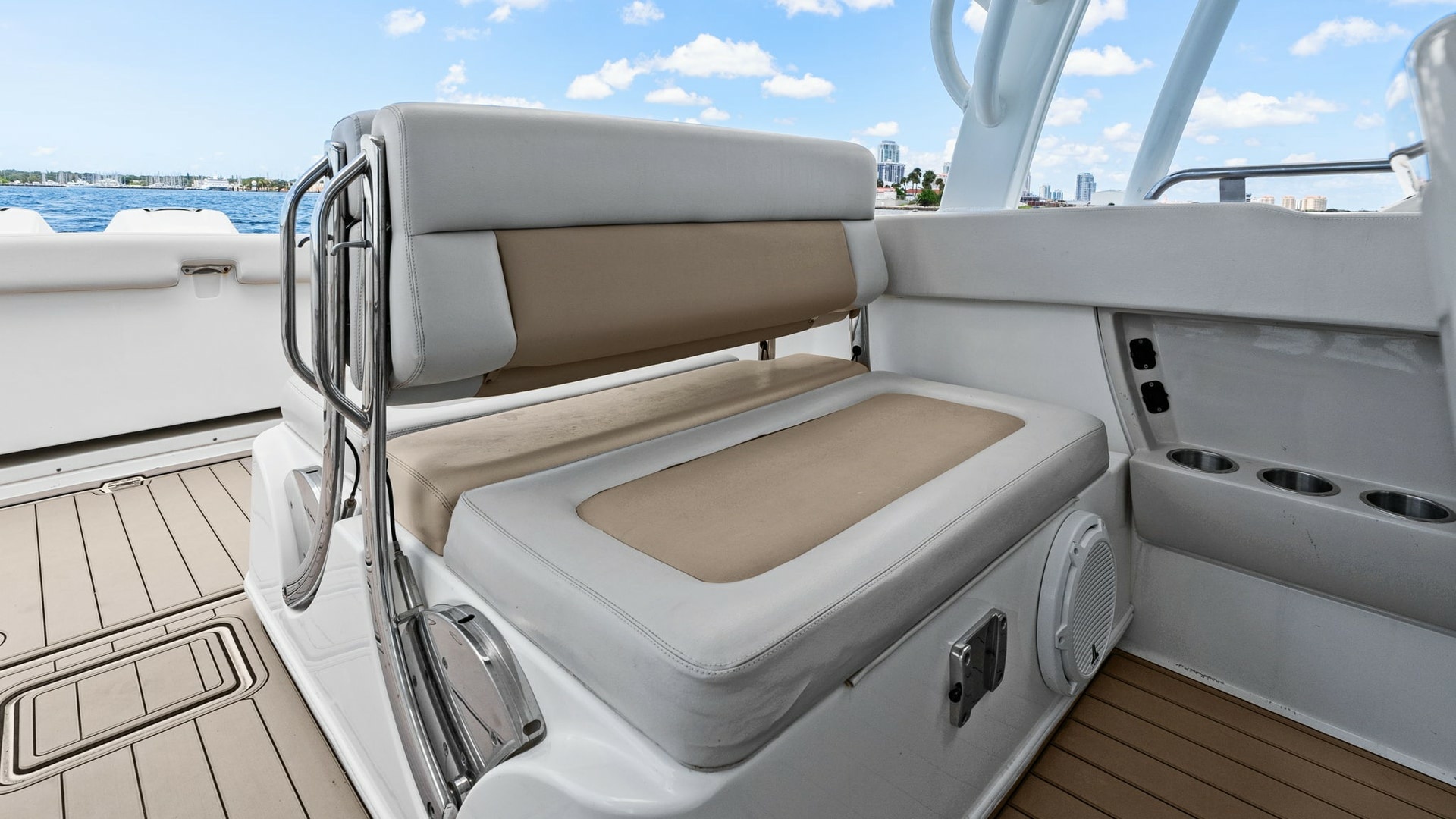 Convertible Cockpit Seating Area