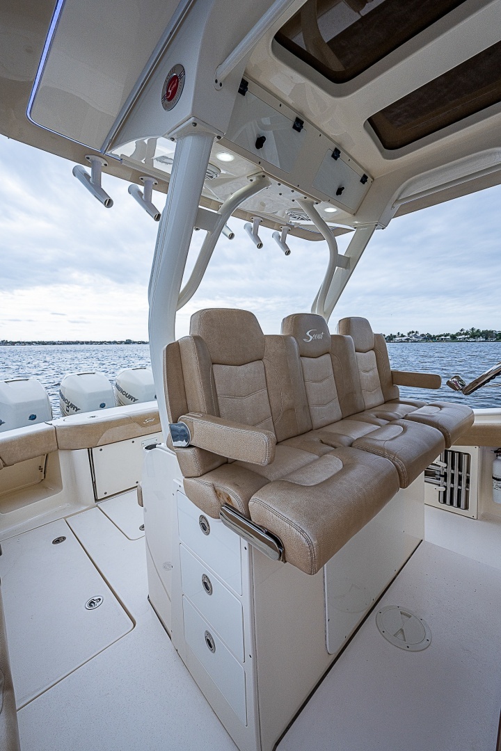 Scout 35 - WOLVERINE - Helm Seating